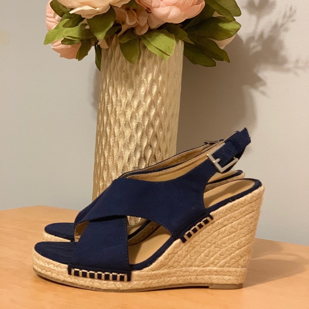 Beautiful Wedge Sandals - Picture 3 of 15